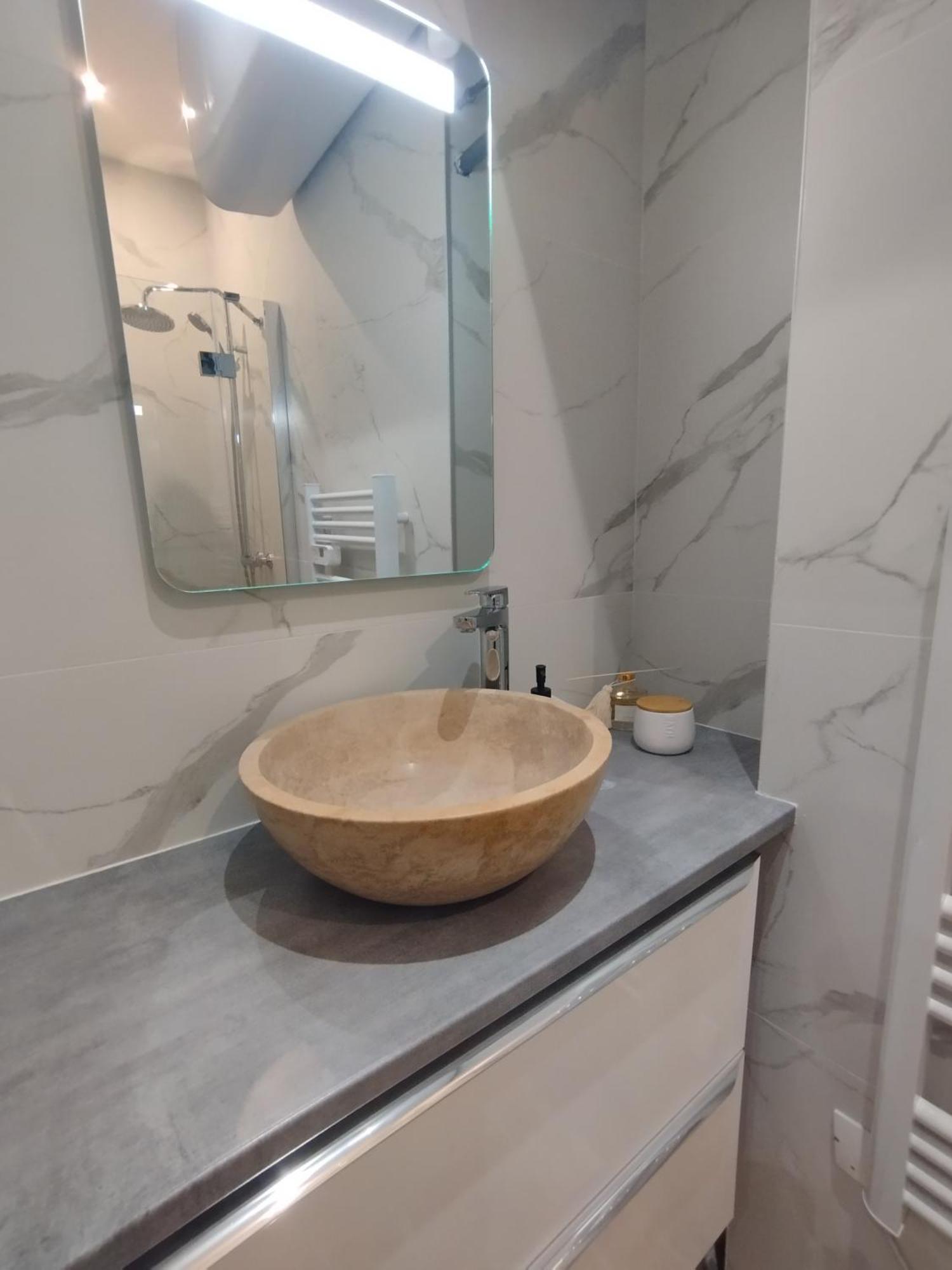 Bourgoin-Jallieu Appartement Lumineux En Rdc מראה חיצוני תמונה